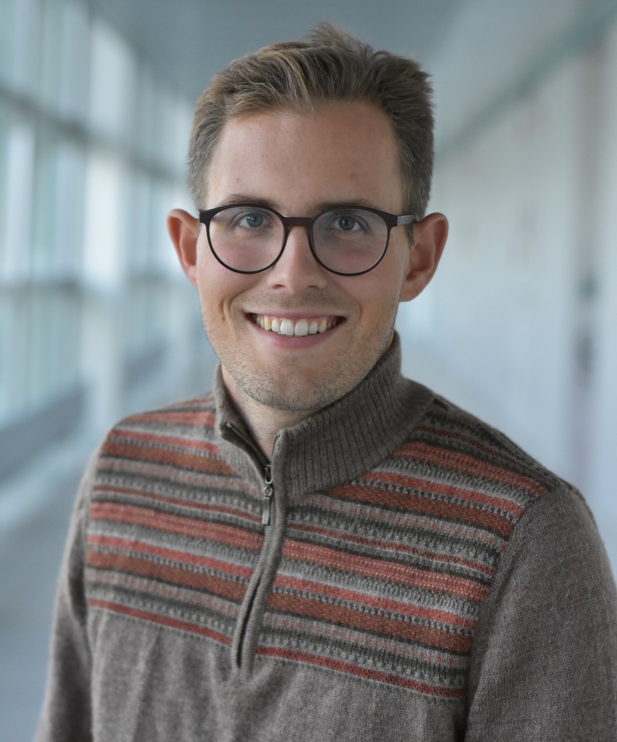 Dr.  Philipp Keller