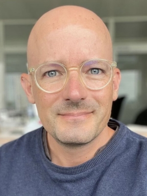 Dr.  Gregor Rot