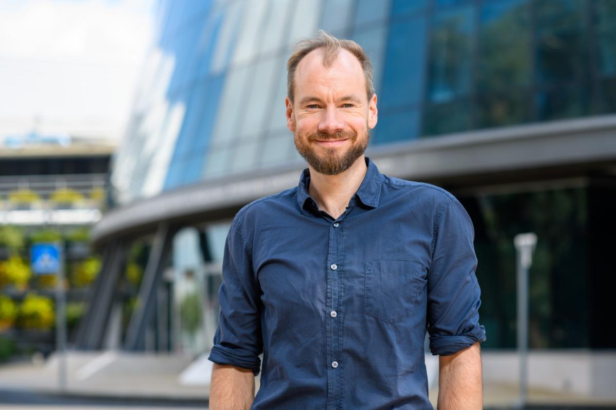 Dr.  Martin Sperfeld
