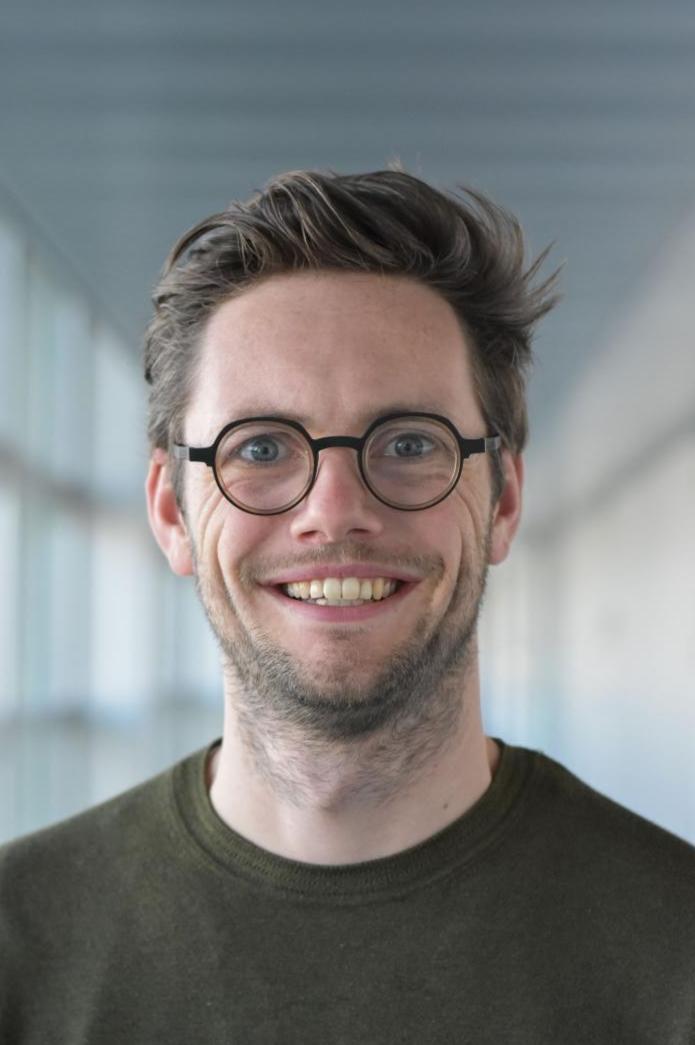 Dr.  Jelle Spooren